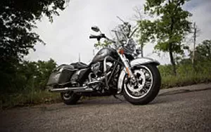 Desktop wallpapers motorcycle Harley-Davidson Touring Road King - 2016