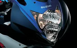 Desktop wallpapers motorcycle Suzuki GSX-R750 - 2011